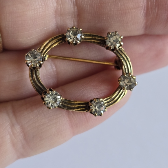 Vintage brooch open oval dark gold tone clear rhinestones - Picture 4 of 7